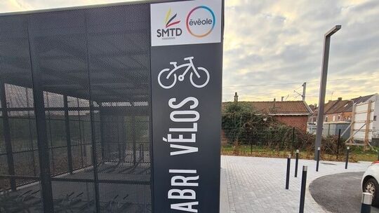 Photo de l'abri vélos à la gare de Sin le Noble